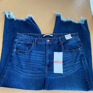 Wide leg frayed hem jeans